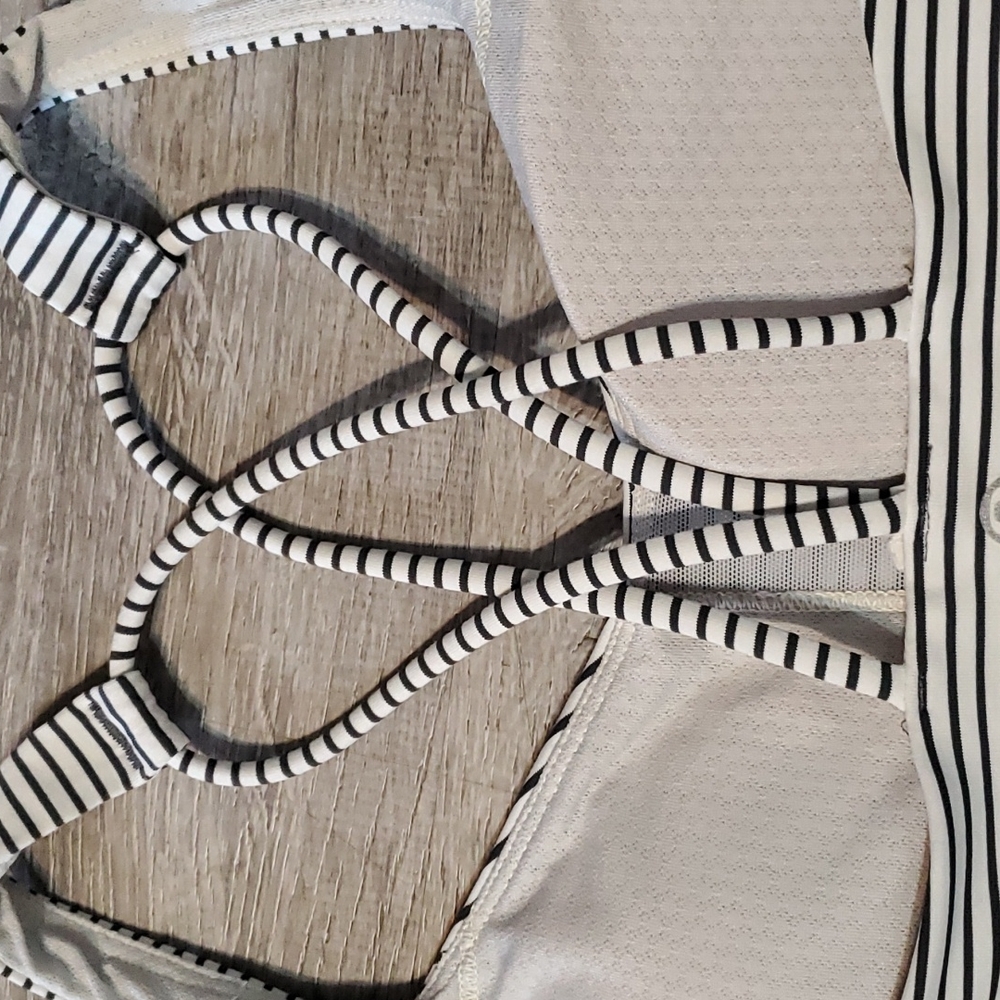 *SOLD* Lululemon Free to Be Hyper Stripe Bra 4 - Picture 5 of 5